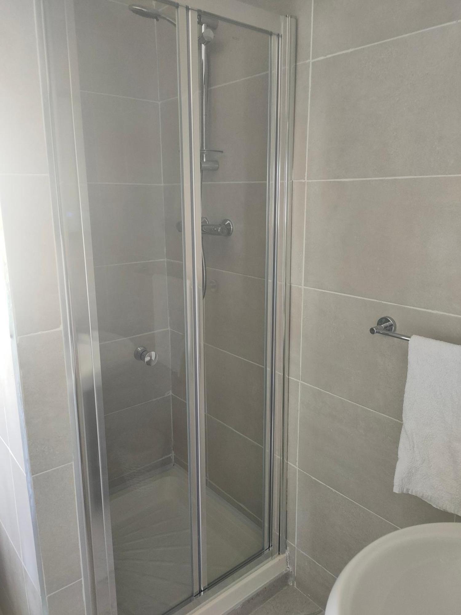 אינישיר Lios Einne House Accommodation מראה חיצוני תמונה